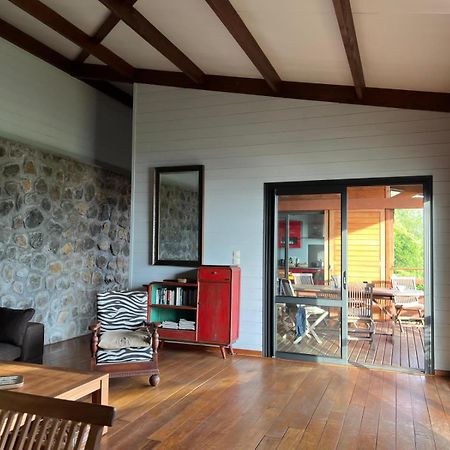Villa Atypique Le Chat Perche De Grand Anse Petite-Ile Luaran gambar