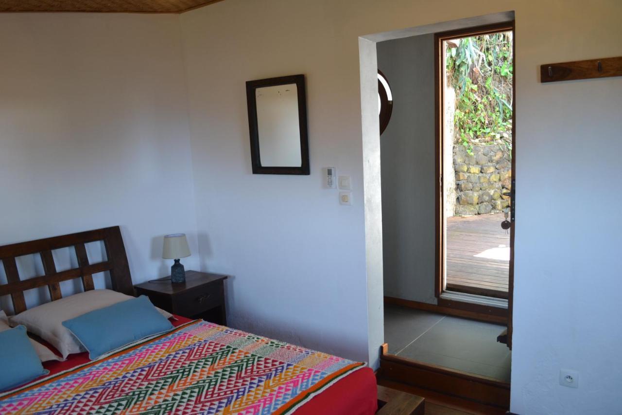 Villa Atypique Le Chat Perche De Grand Anse Petite-Ile Luaran gambar